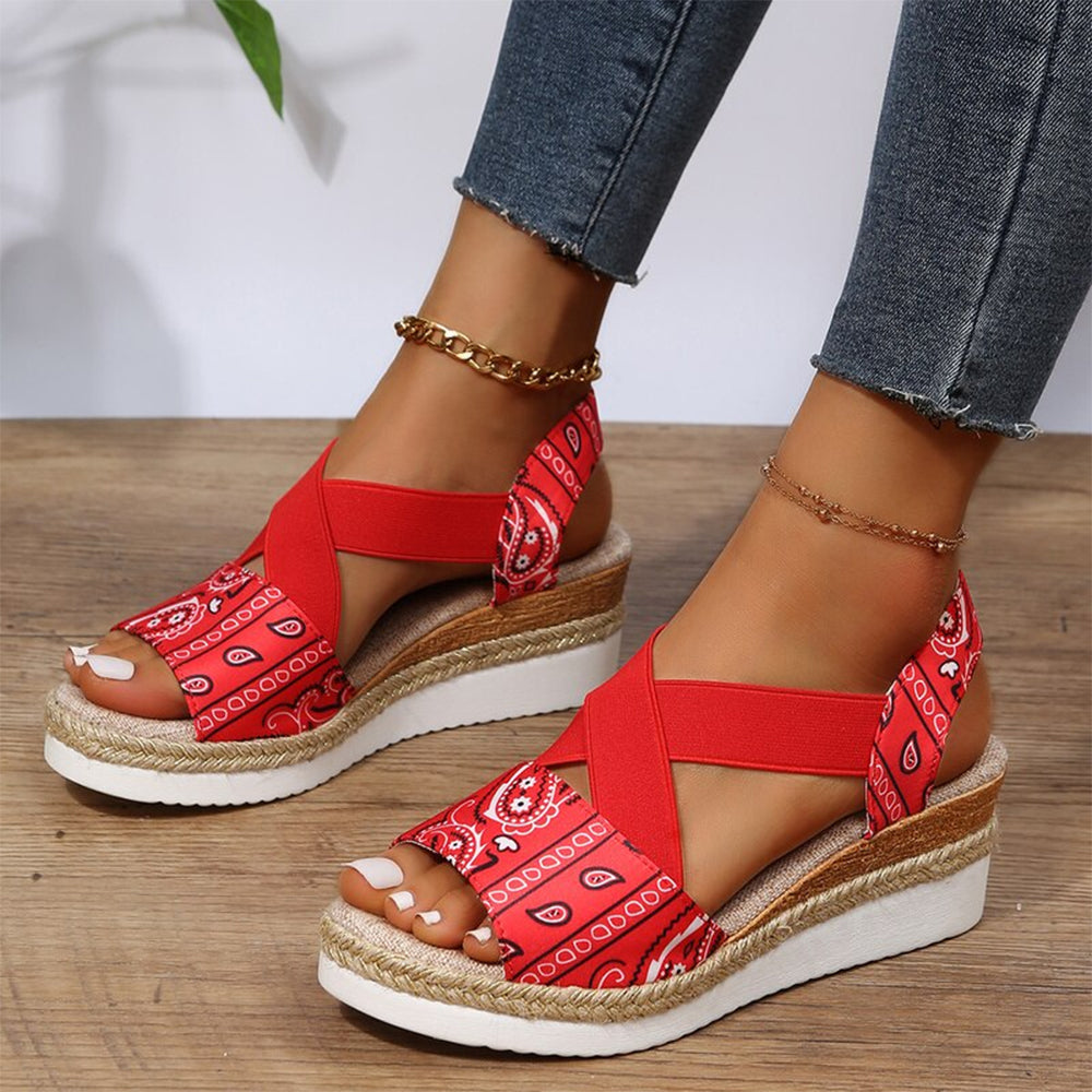 Sandalias de cuña con plataforma de diseño estampado