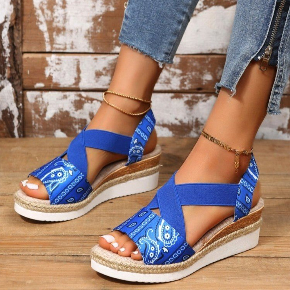 Sandalias de cuña con plataforma de diseño estampado