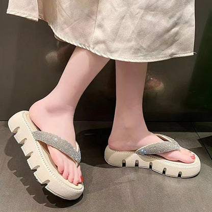 Elegantes sandalias brillantes de verano