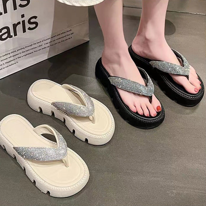 Elegantes sandalias brillantes de verano