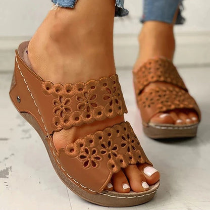 Sandalias con bordado y plantilla