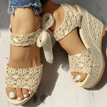 Lace Up Peep Toe Wedges Tacones