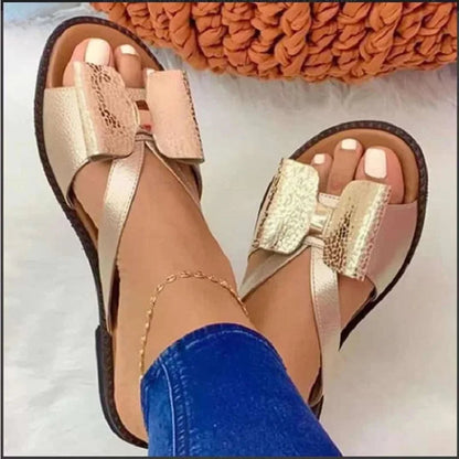 Sandalias con botón de mariposa y suela plana