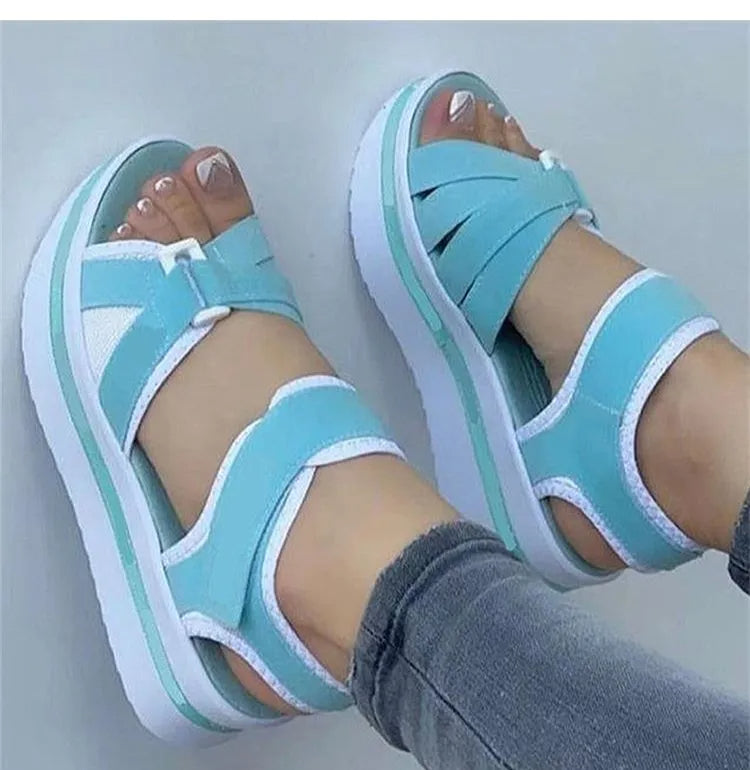 Sandalias deportivas con cuña y velcro