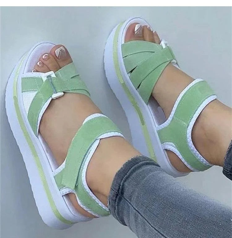 Sandalias deportivas con cuña y velcro