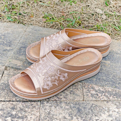 Sandalias con bordado floral