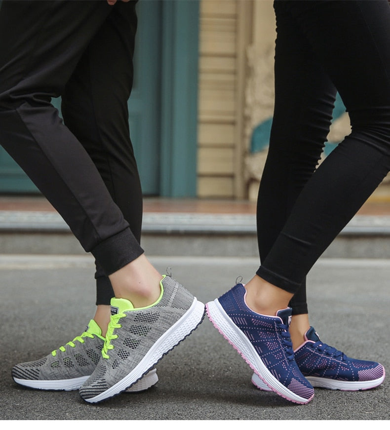 Cómodas zapatillas de punto con cordones