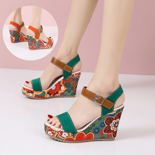 Sandalias de cuña alta con bordado floral