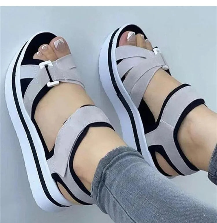 Sandalias deportivas con cuña y velcro