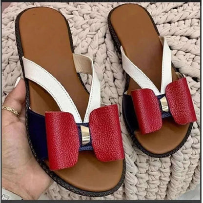 Sandalias con botón de mariposa y suela plana