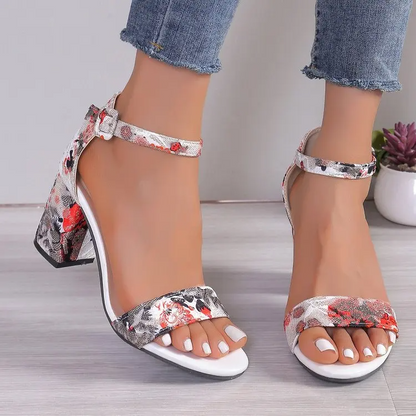 Sandalias de tacón alto con estampado de flores de colores