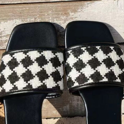 Sandalias estampadas a la moda