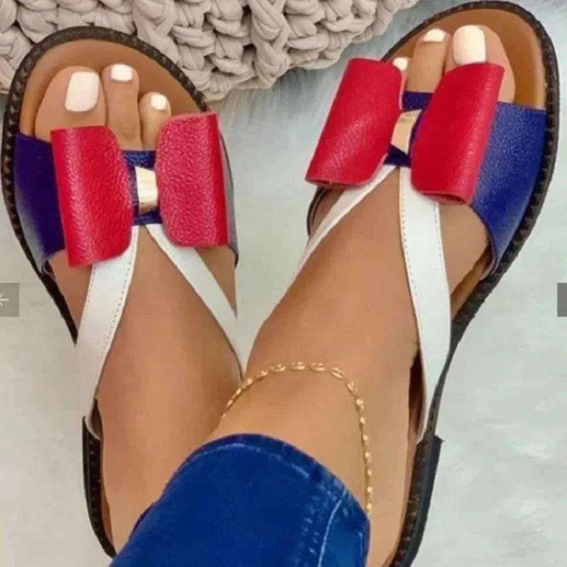 Sandalias con botón de mariposa y suela plana