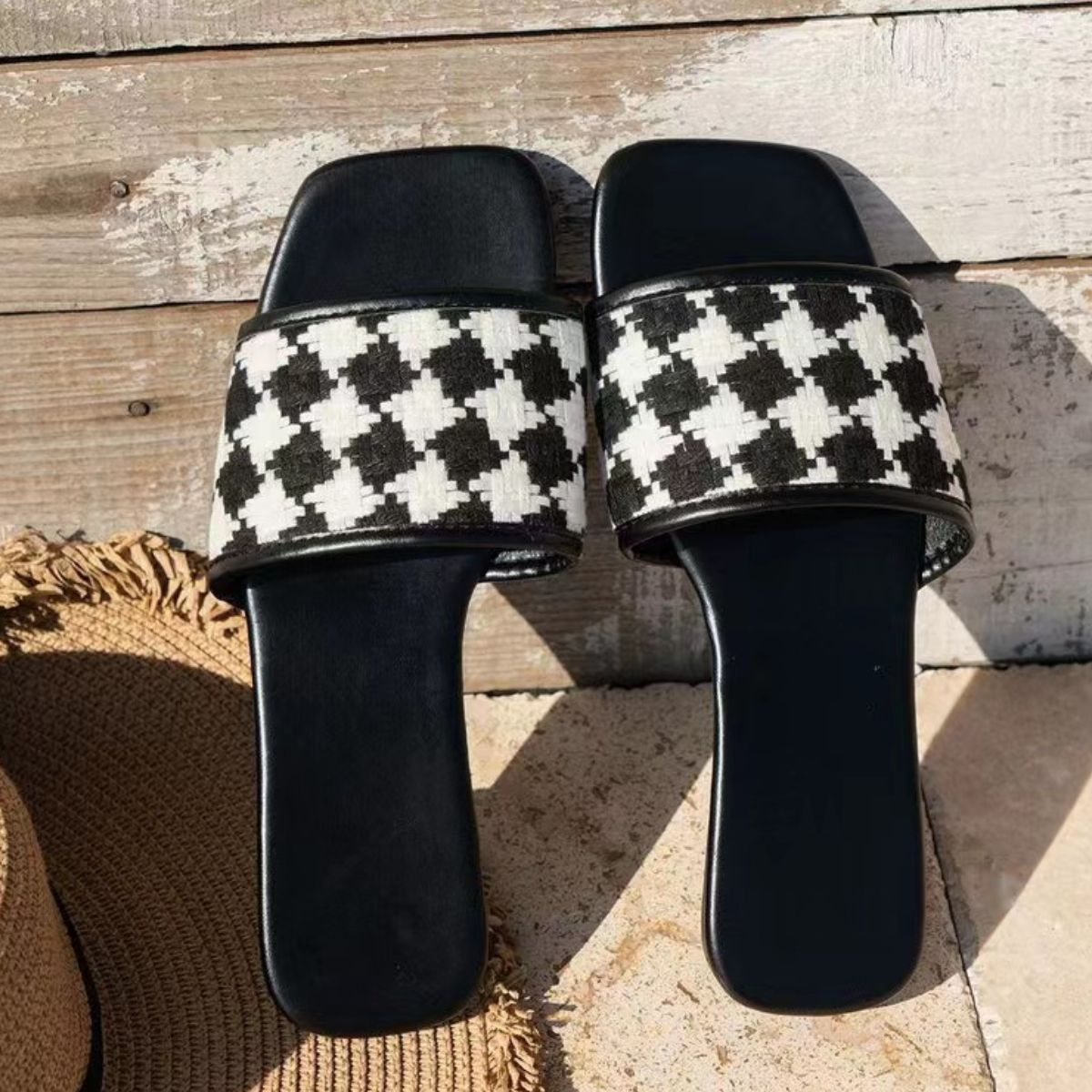 Sandalias estampadas a la moda