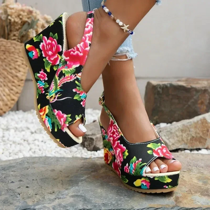 Sandalias de tacón de cuña con estampado floral