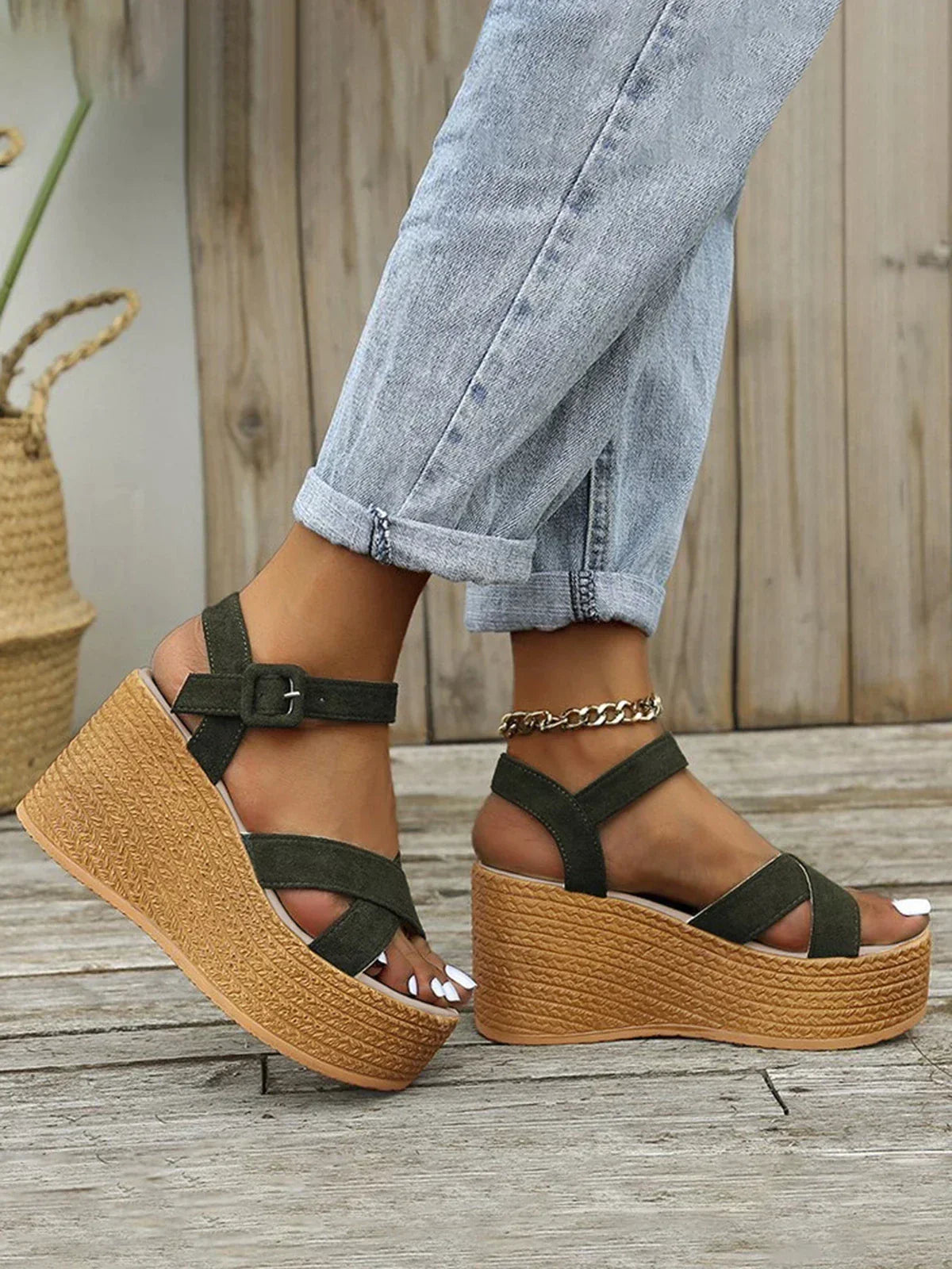 Sandalias ligeras de moda con tacón alto