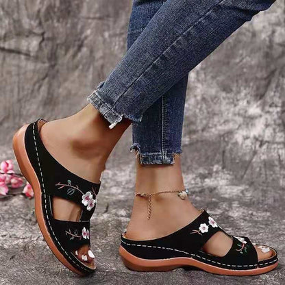 Sandalias con bordado floral para mujer