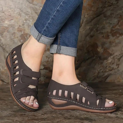 Sandalias de piel con cuña para mujer