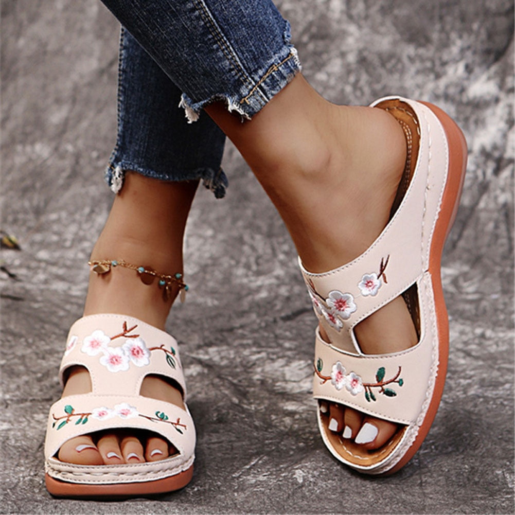 Sandalias con bordado floral para mujer