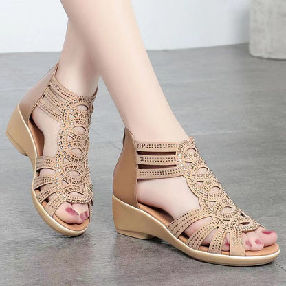 Sandalias gladiadoras de tacón bajo con cuña