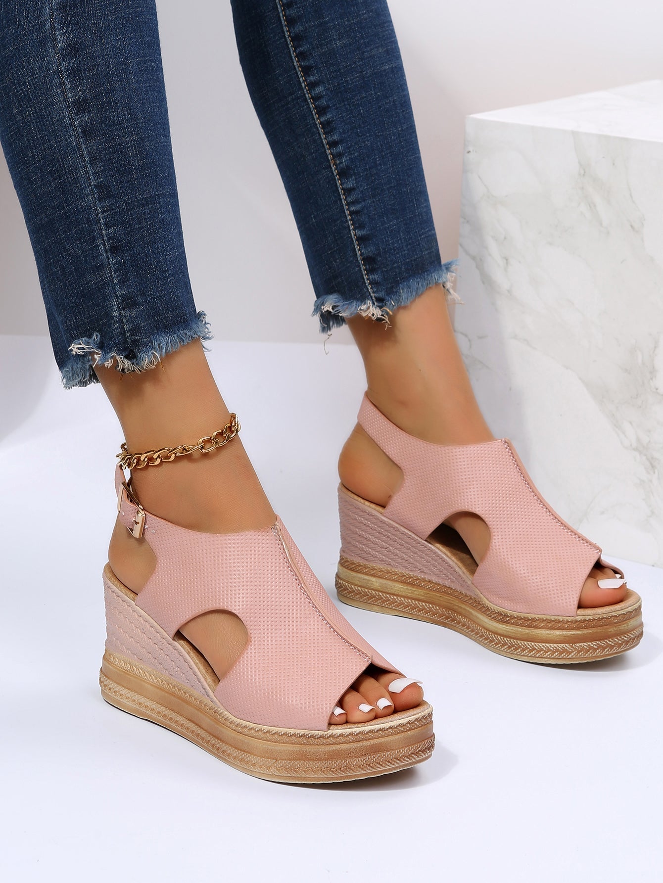 Sandalias casual con tacón de cuña