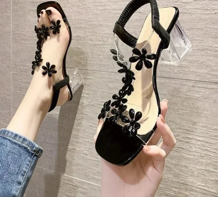 Sandalias con hebilla de flor pequeña