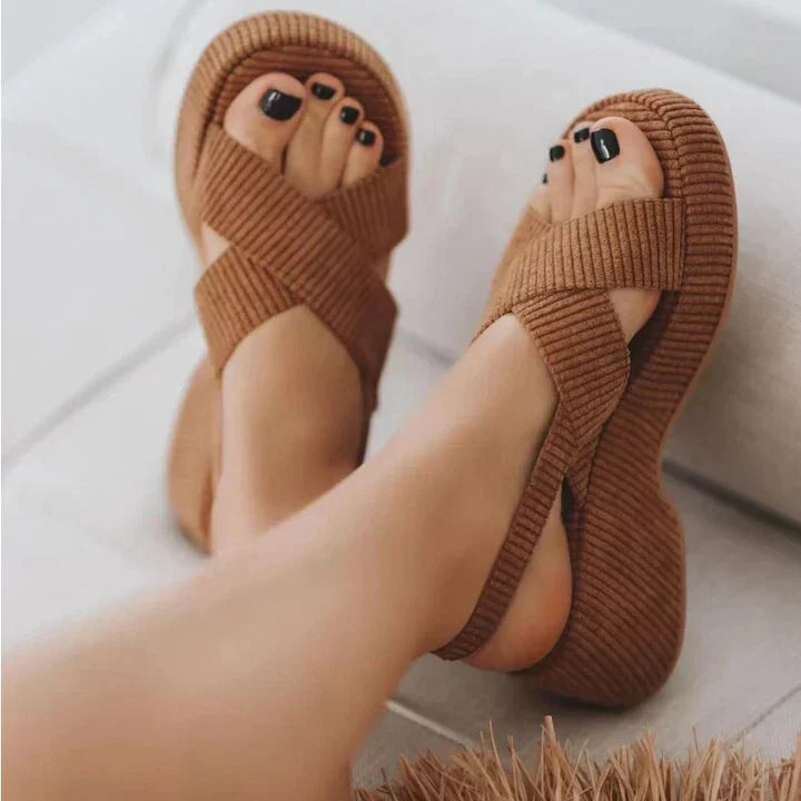 Sandalias casuales con tiras cruzadas de ante