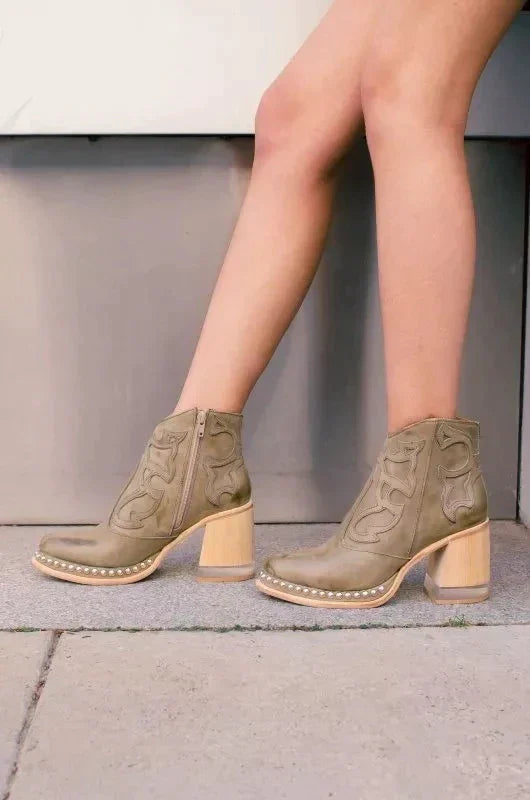 Botas ortopédicas cómodas y elegantes