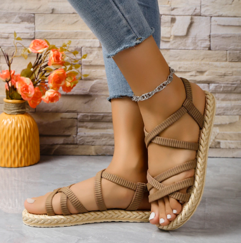 Sandalias de tiras de moda para el verano