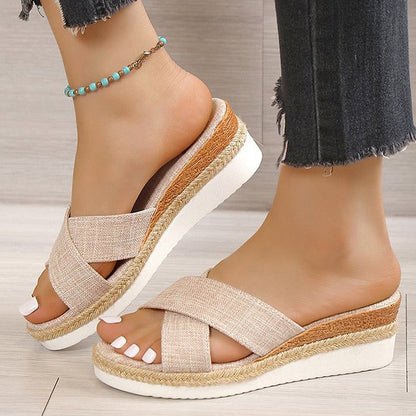 Sandalias de cuña baja de moda