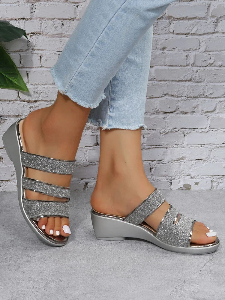 Sandalias ortopédicas con elegantes tiras