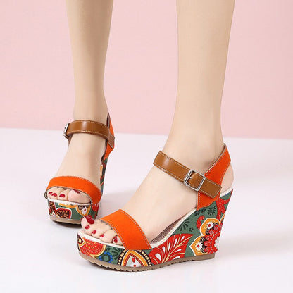 Sandalias de cuña alta con bordado floral