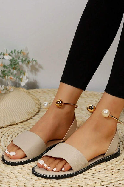 Sandalias glamurosas y modernas