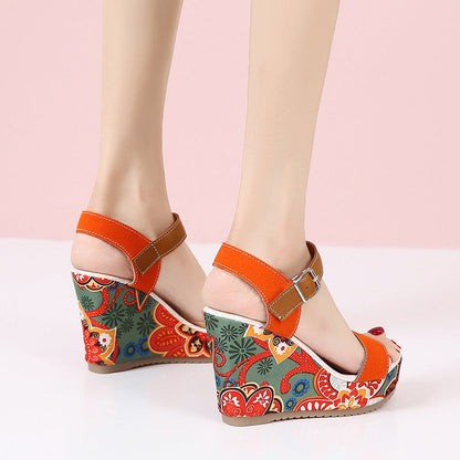 Sandalias de cuña alta con bordado floral