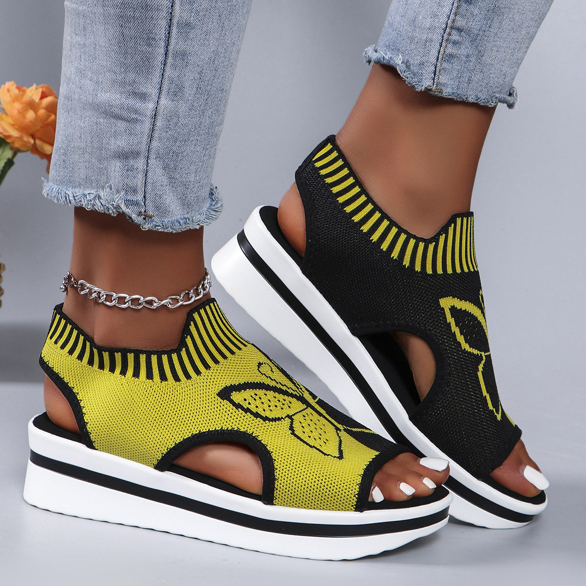 Sandalias deportivas de verano con estampado de mariposas