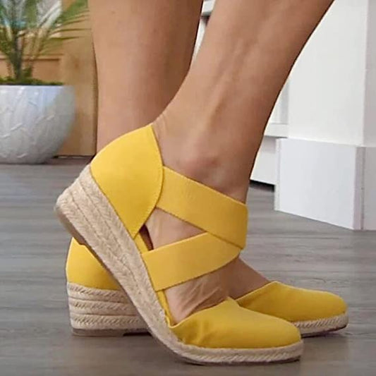 Sandalias clásicas de moda con puntera cerrada