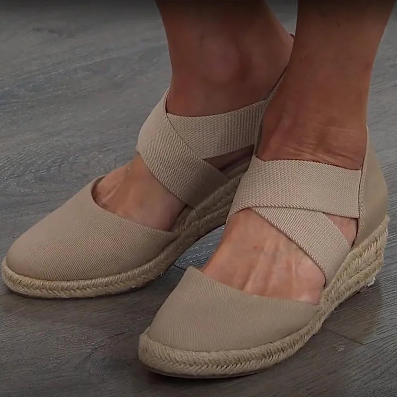 Sandalias clásicas de moda con puntera cerrada