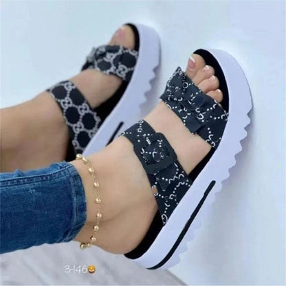 Elegante con sandalias de tacón