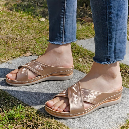 Zapatillas con cuña alta